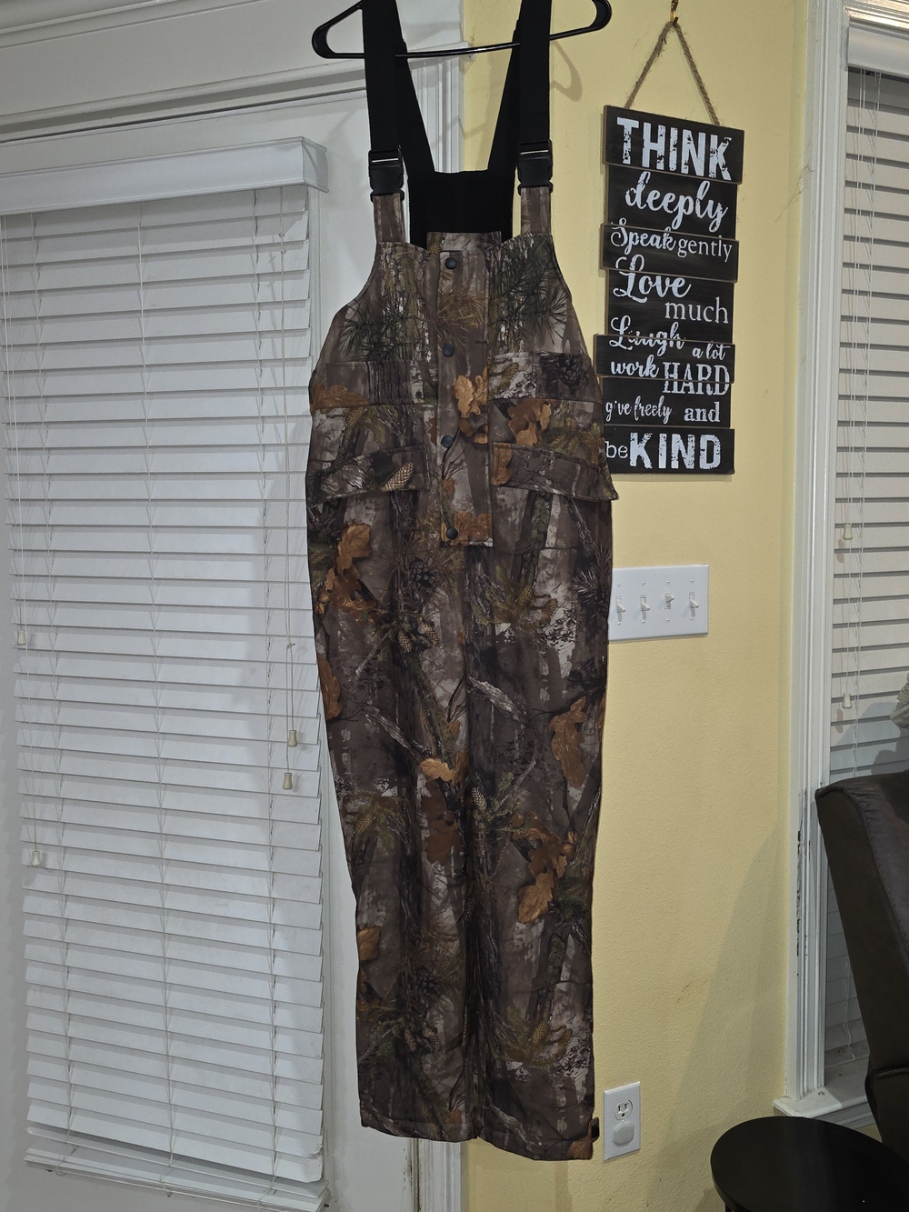 New View Hunting Men's Insulated Hunting Bib Camouflage Medium